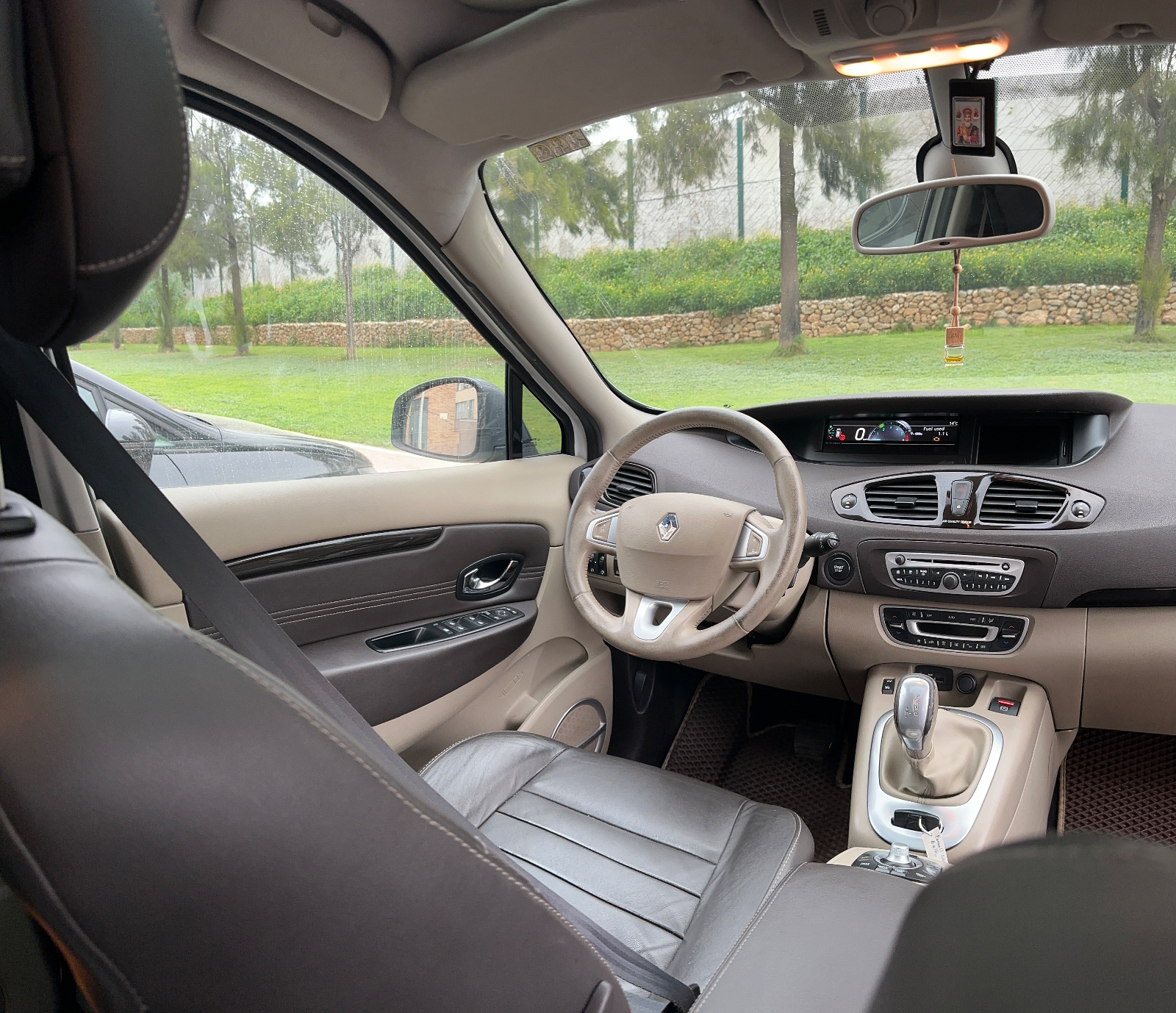 Renault Scenic 2011 фото 3