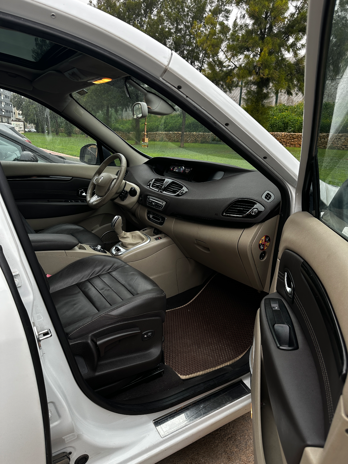 Renault Scenic 2011 фото 4