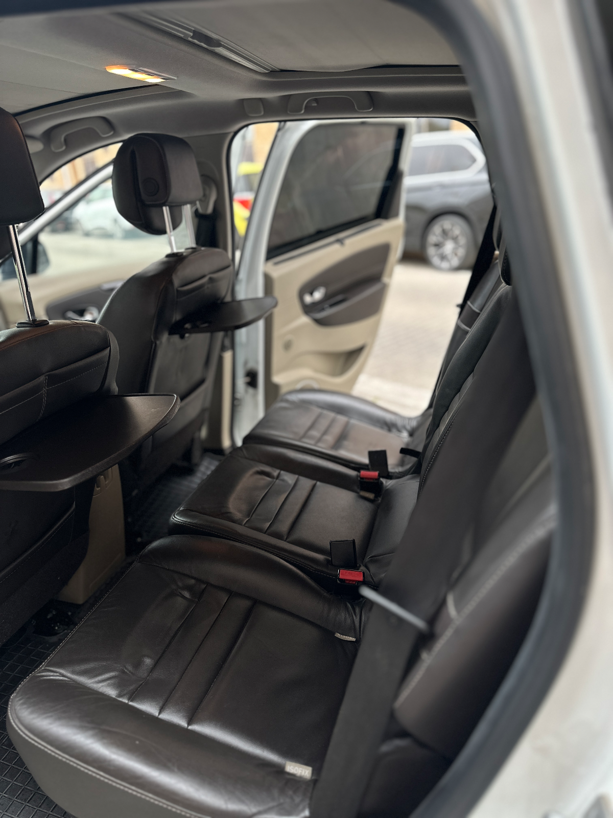 Renault Scenic 2011 фото 10